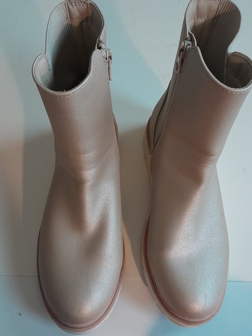 Art Class Girls Laurel Chelsea Beige boots Size 4